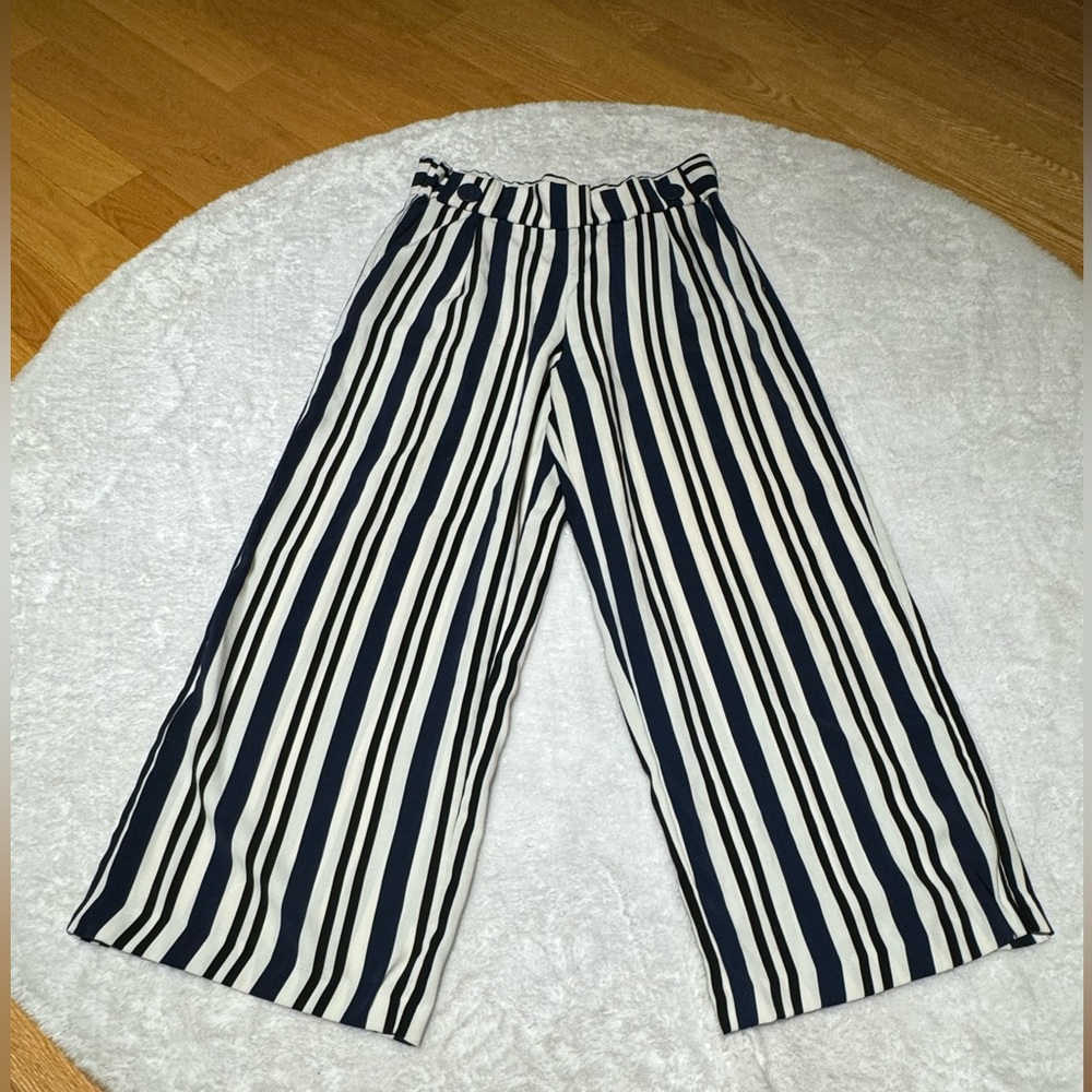 Zara Size Small Lightweight Wide Leg Polyester Striped Pants. Black, blue, white